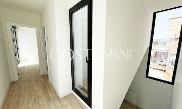 Nowy budynek - Willa -
Torre de la Horadada