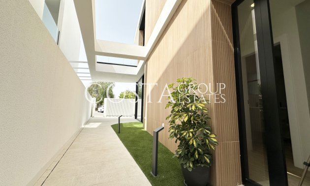 Nowy budynek - Willa -
Torre de la Horadada