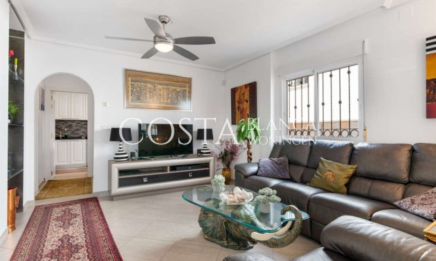 Resale - Villa -
Punta Prima
