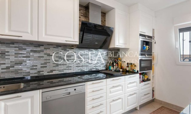 Resale - Villa -
Punta Prima