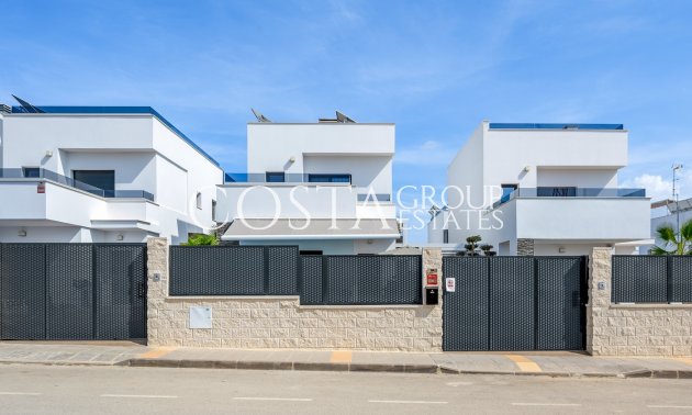 Resale - Villa -
Orihuela Costa - Orihuela