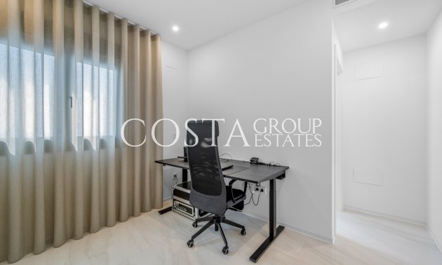 Resale - Villa -
Orihuela Costa - Orihuela