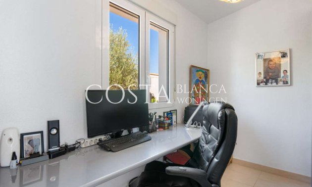 Resale - Villa -
Punta Prima