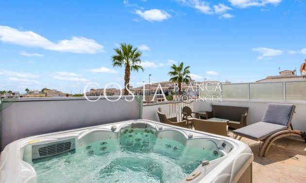 Resale - Villa -
Punta Prima