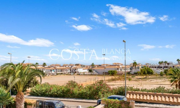 Resale - Villa -
Punta Prima