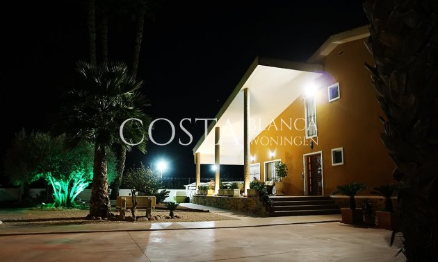 Resale - Villa -
Orihuela Costa - Orihuela