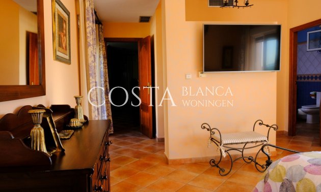 Resale - Villa -
Orihuela Costa - Orihuela