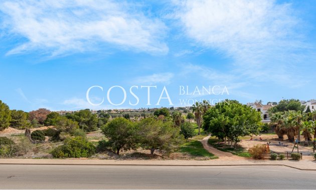 Odsprzedaż - Willa -
Orihuela Costa - Villamartín